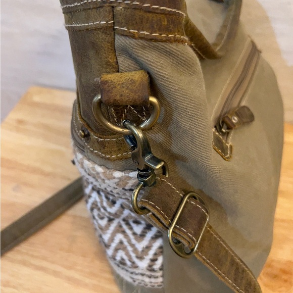 Myra Blending Taste
Shoulder Bag Genuine Leather - Picture 2 of 14